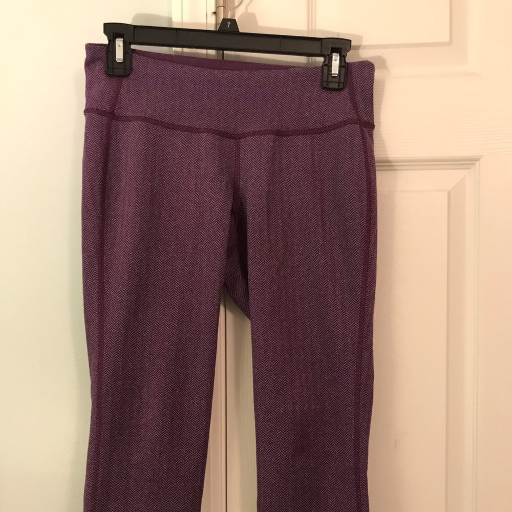 cropped purple leggings